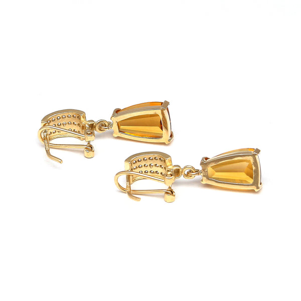 Aretes estilizados con citrinos y circonias en oro amarillo 14 kilates.