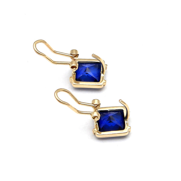 Juego de anillo y aretes diseño especial con espinela azul en oro amarillo 14 kilates.