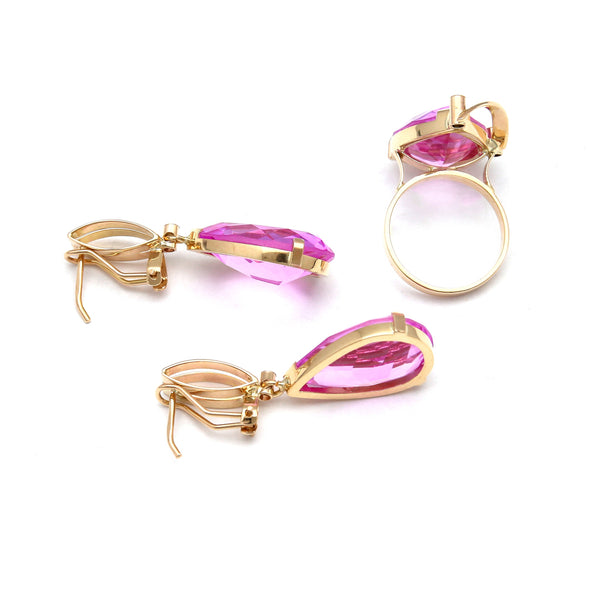 Juego de anillo y aretes estilizados con amatistas rosa de Francia y circonias en oro amarillo 14 kilates.