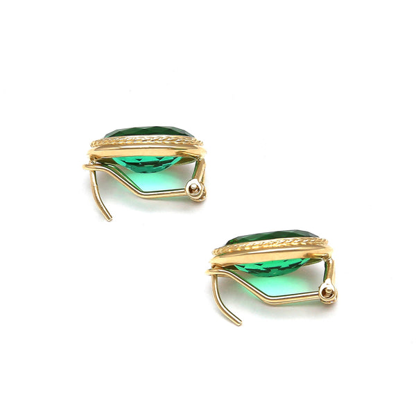 Aretes diseño especial con obsidiana verde en oro amarillo 14 kilates.