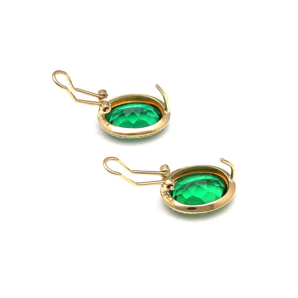 Aretes diseño especial con obsidiana verde en oro amarillo 14 kilates.