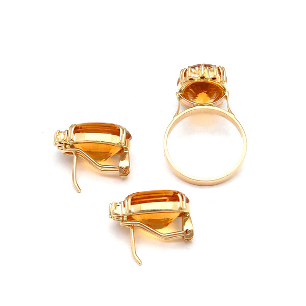 Juego de anillo y aretes estilizados con diamantes y citrinos en oro amarillo 14 kilates.