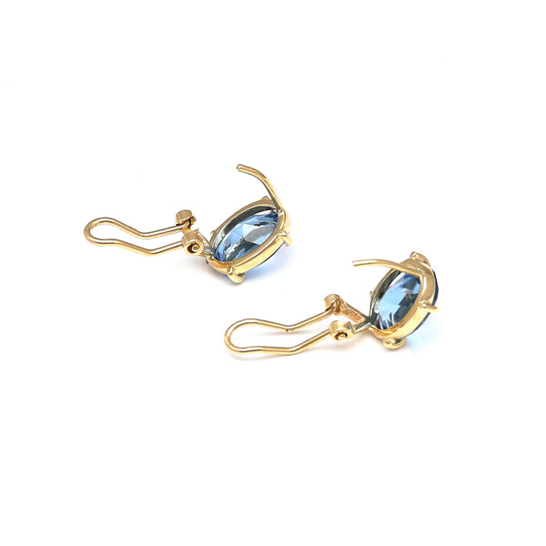 Juego de anillo y aretes diseño especial con topacios London blue en oro amarillo 14 kilates.