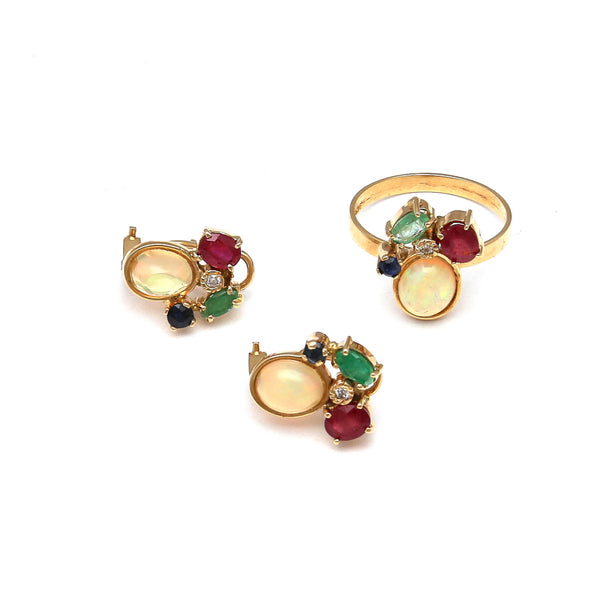 Juego de anillo y aretes diseño especial con diamantes, esmeraldas, ópalos, rubíes y zafiros en oro amarillo 14 kilates.