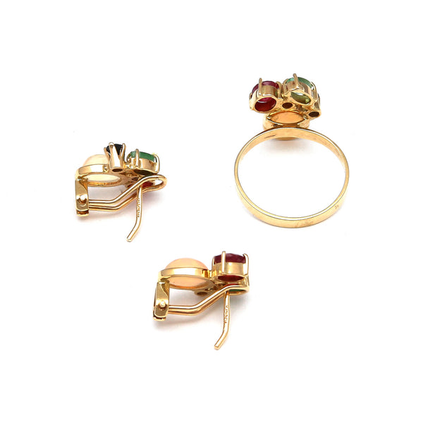 Juego de anillo y aretes diseño especial con diamantes, esmeraldas, ópalos, rubíes y zafiros en oro amarillo 14 kilates.