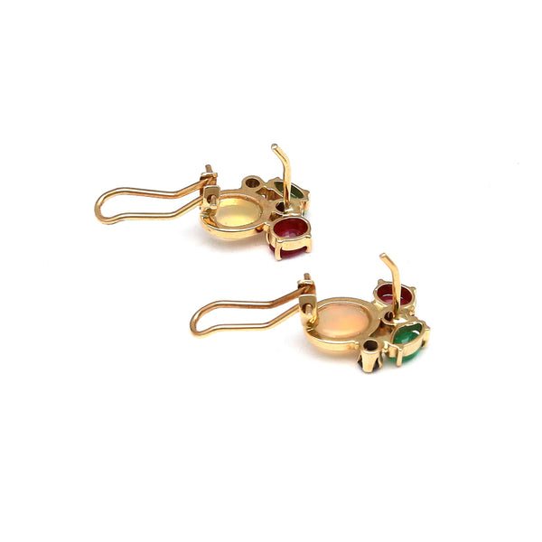 Juego de anillo y aretes diseño especial con diamantes, esmeraldas, ópalos, rubíes y zafiros en oro amarillo 14 kilates.