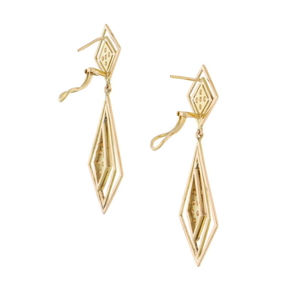 Aretes estilizados articulados con diamantes en oro amarillo 14 kilates.