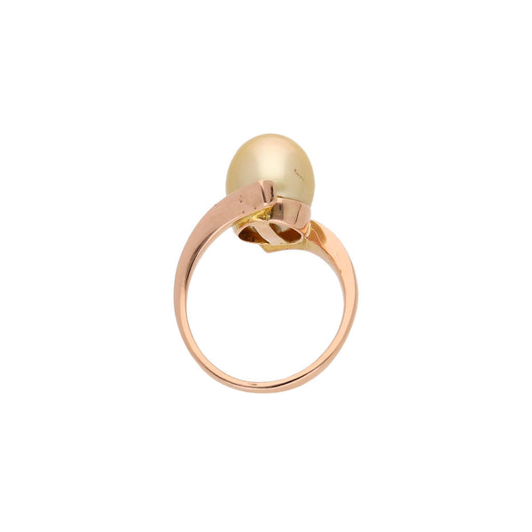 Anillo diseño especial con perla en oro rosa 18 kilates.