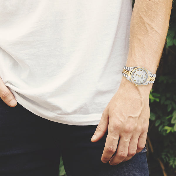 Reloj Rolex para caballero modelo Oyster Perpetual DateJust vistas en oro amarillo 18 kilates.