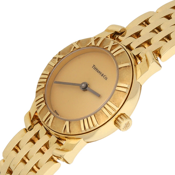 Reloj Tiffany & Co para dama modelo Atlas en oro amarillo 18 kilates.