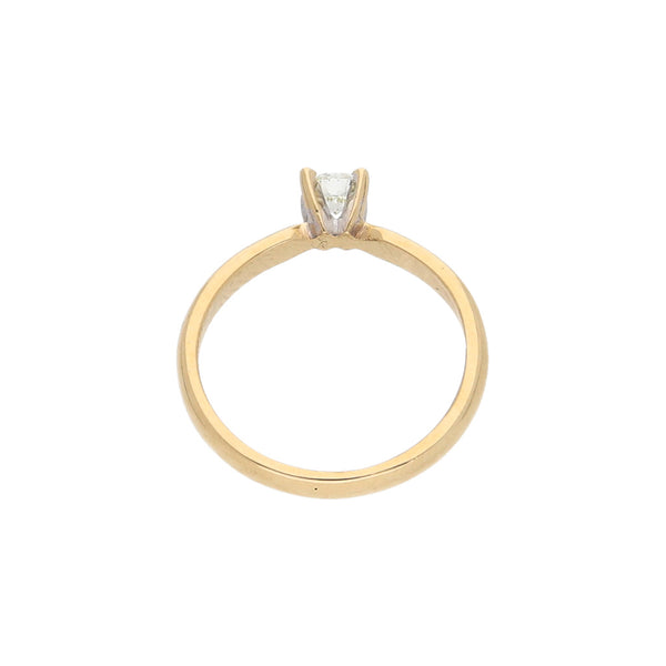 Anillo solitario con diamante en oro amarillo 14 kilates.