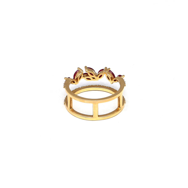 Anillo diseño especial con diamantes y rubíes en oro amarillo 14 kilates.