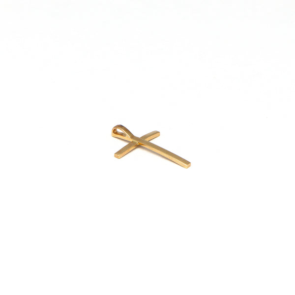Cruz diseño especial con diamantes en oro amarillo 14 kilates.