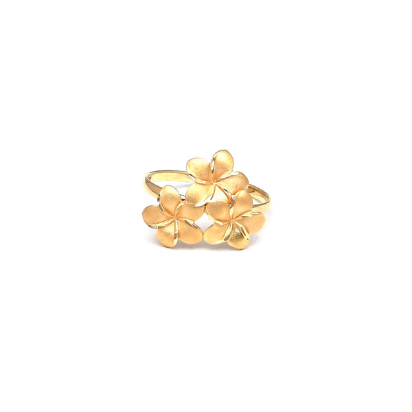 Anillo estilizado motivo floral en oro amarillo 14 kilates.