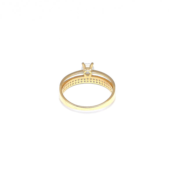 Anillo calado con circonias en oro amarillo 14 kilates.