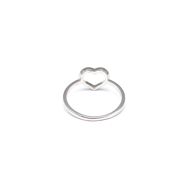 Anillo calado motivo corazón en oro blanco 14 kilates.