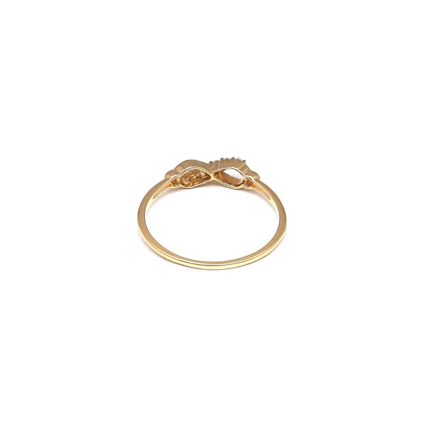 Anillo calado motivo infinito con circonias en oro amarillo 14 kilates.