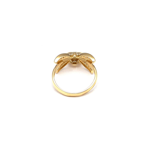 Anillo estilizado motivo mariposa con candado y circonias en oro amarillo 14 kilates.