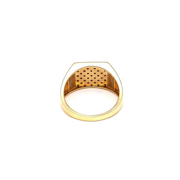 Anillo tipo sello con sintéticos en oro amarillo 14 kilates.