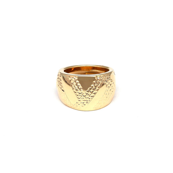 Anillo estilizado facetado en oro amarillo 14 kilates.