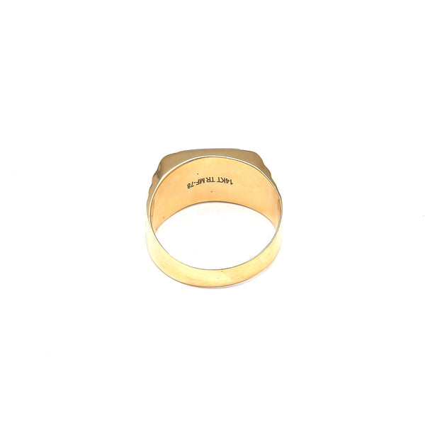 Anillo tipo sello con sintético en oro amarillo 14 kilates.