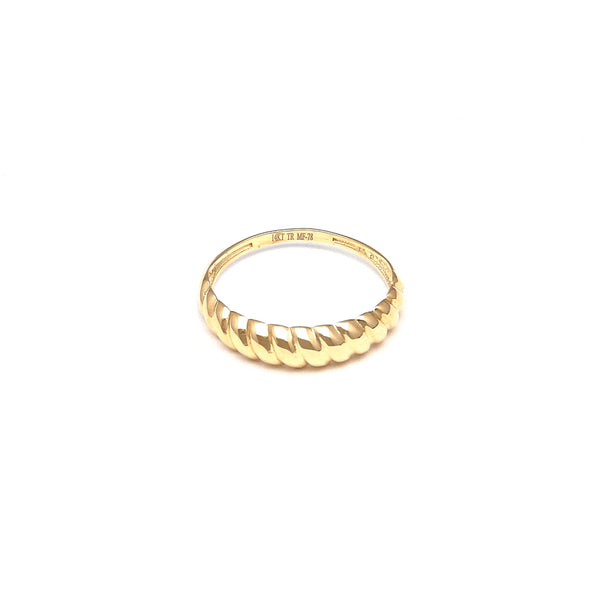 Anillo acanalado en oro amarillo 14 kilates.