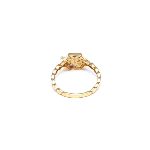 Anillo calado motivo abeja con circonias en oro amarillo 14 kilates.