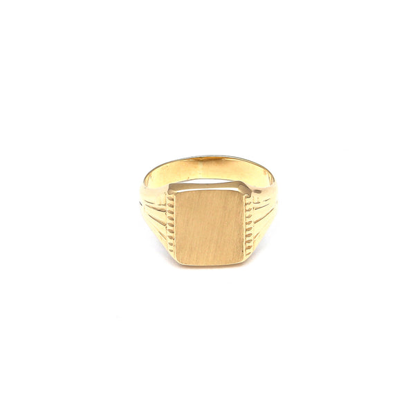 Anillo tipo sello en oro amarillo 14 kilates.