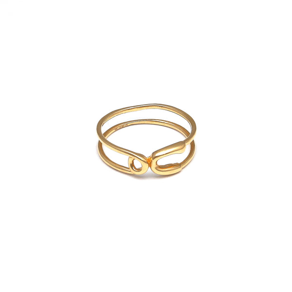 Anillo calado motivo seguro en oro amarillo 14 kilates.