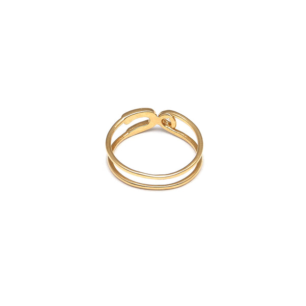 Anillo calado motivo seguro en oro amarillo 14 kilates.