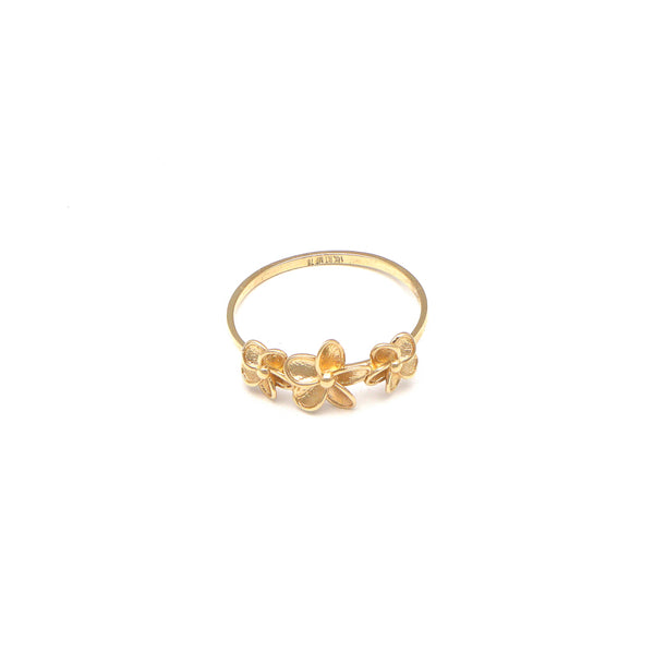 Anillo diseño especial motivo floral en oro amarillo 14 kilates.