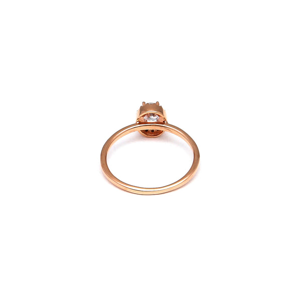 Anillo diseño especial con circonias en oro rosa 14 kilates.