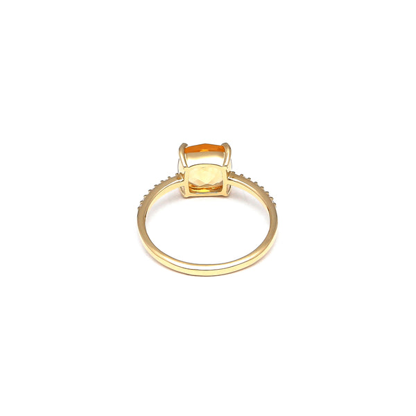 Anillo diseño especial con sintéticos en oro amarillo 14 kilates.