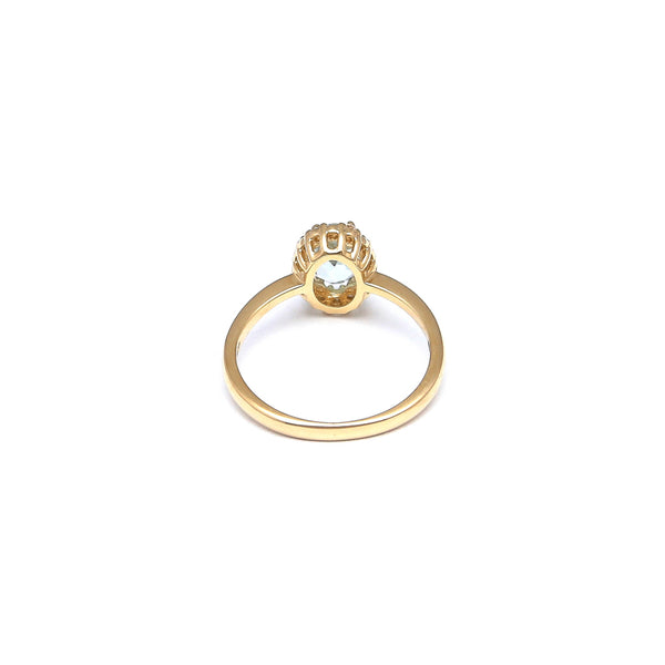 Anillo diseño especial con circonias y sintético en oro amarillo 14 kilates.