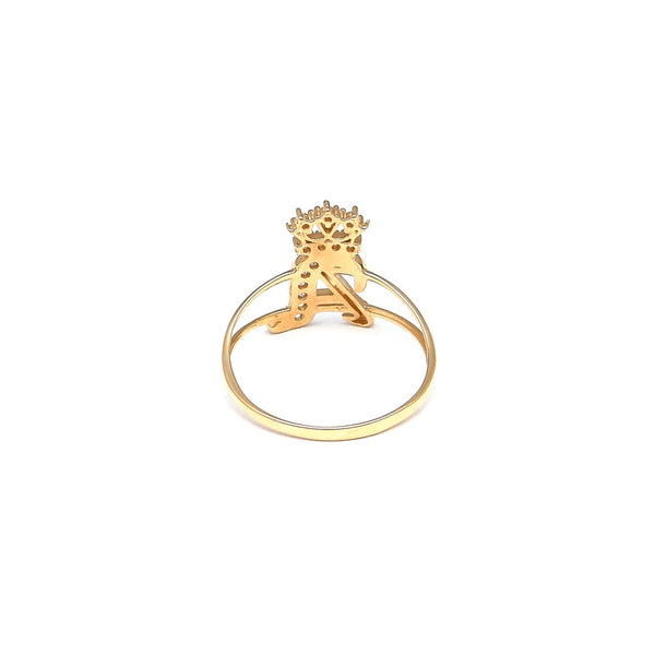 Anillo diseño especial motivo letra A con circonias en oro amarillo 14 kilates.