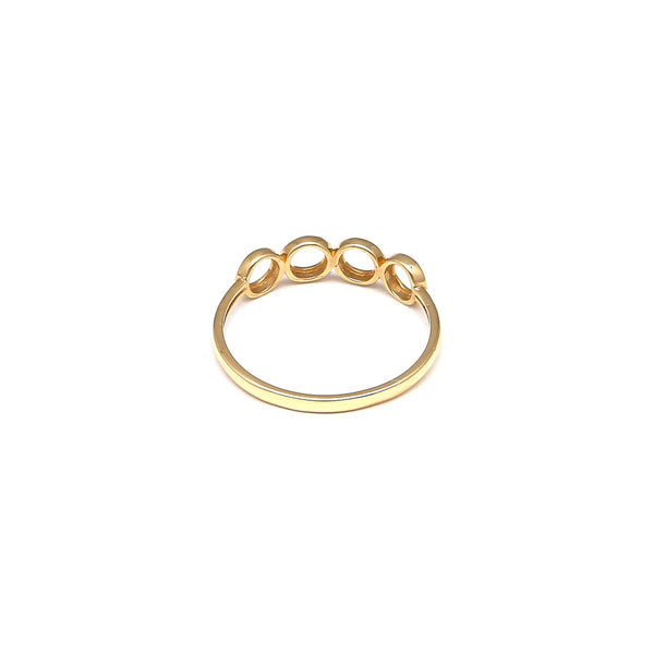 Anillo calado motivo círculos en oro amarillo 14 kilates.