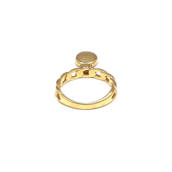 Anillo calado con colgante motivo candado y circonias en oro amarillo 14 kilates.