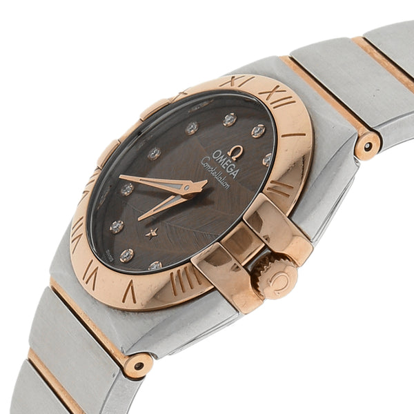 Reloj Omega para dama modelo Constellation vistas en oro rosa 18 kilates.