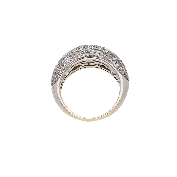 Anillo estilizado con diamantes en oro blanco 14 kilates.