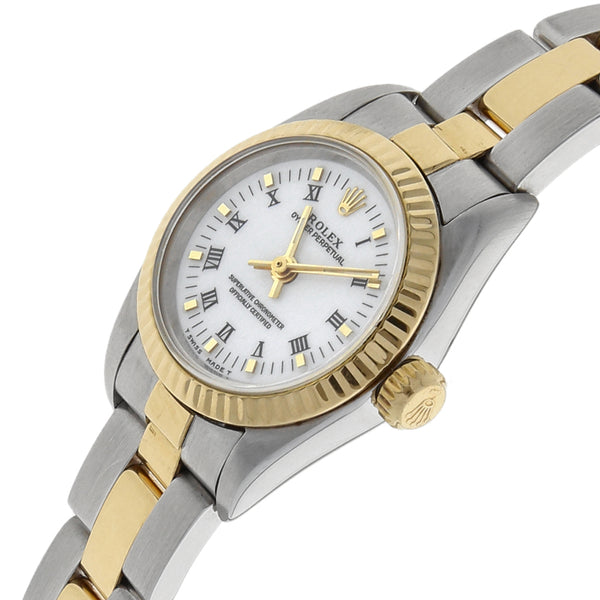 Reloj Rolex para dama modelo Oyster Perpetual vistas en oro amarillo 18 kilates.