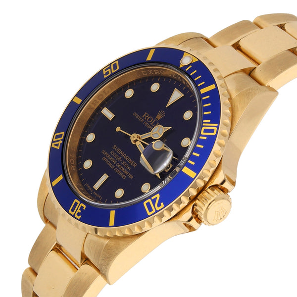 Reloj Rolex para caballero modelo Oyster Perpetual Date Submariner en oro amarillo 18 kilates.