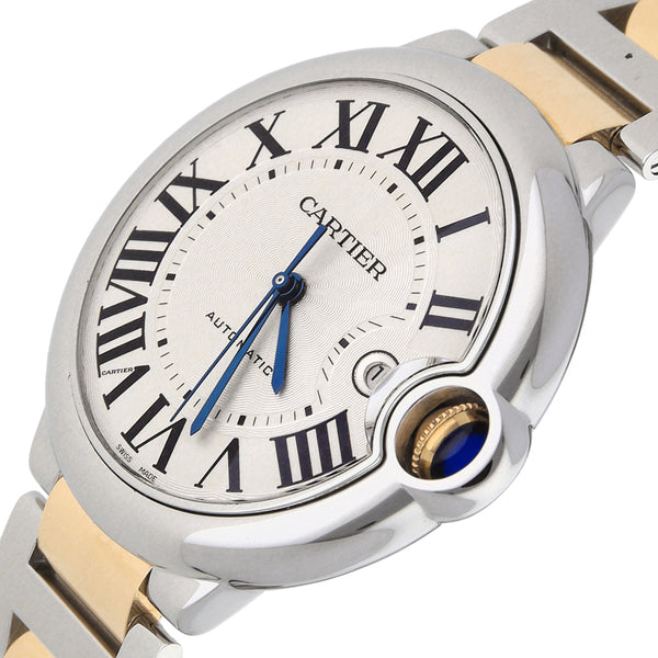 Reloj Cartier para caballero modelo Ballon Bleu vistas en oro amarillo 18 kilates.