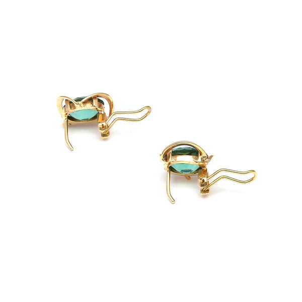 Juego de anillo y aretes calados con cuarzos verdes en oro amarillo 14 kilates.