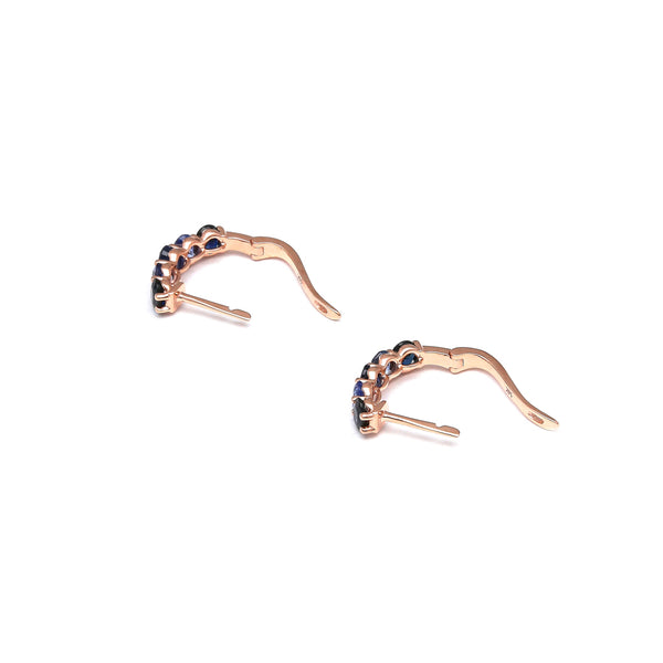 Aretes articulados con zafiros en oro rosa 14 kilates.