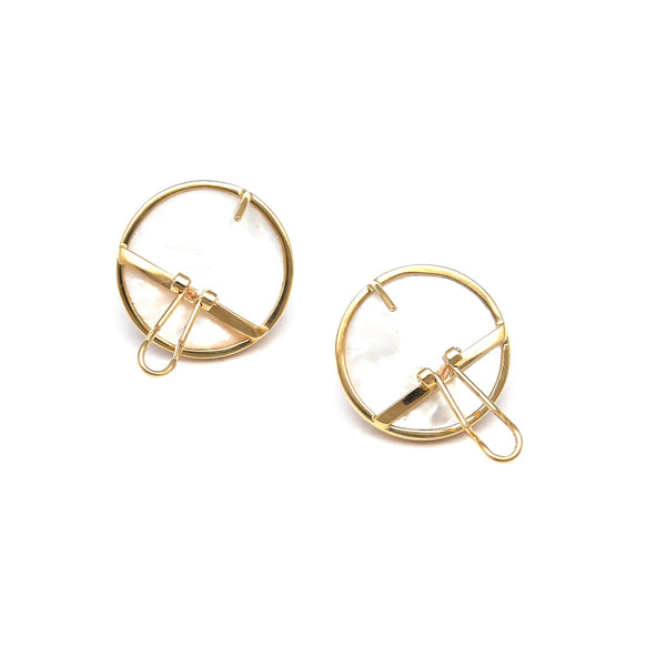 Juego de anillo y aretes diseño especial con perlas blister en oro amarillo 14 kilates.