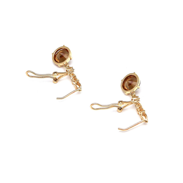 Aretes diseño especial con sultanita y circonias en oro amarillo 14 kilates.