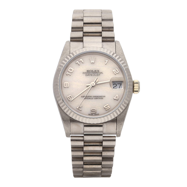 Reloj Rolex para dama modelo Oyster Perpetual DateJust en oro blanco 18 kilates.