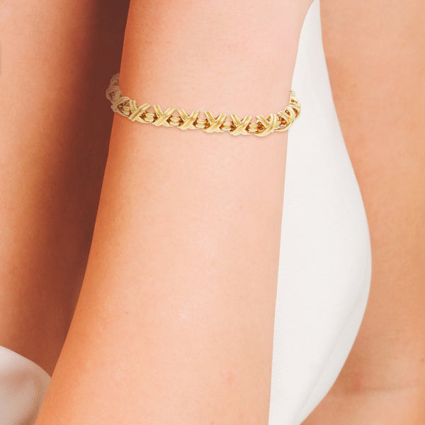 Pulsera eslabón combinado firma Tiffany & Co. en oro amarillo 18 kilates.