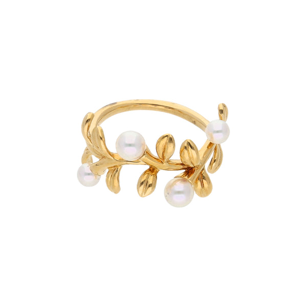 Anillo estilizado motivo floral con perlas en oro amarillo 18 kilates.