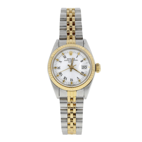 Reloj Rolex para dama modelo Oyster Perpetual Date vistas en oro amarillo 18 kilates.